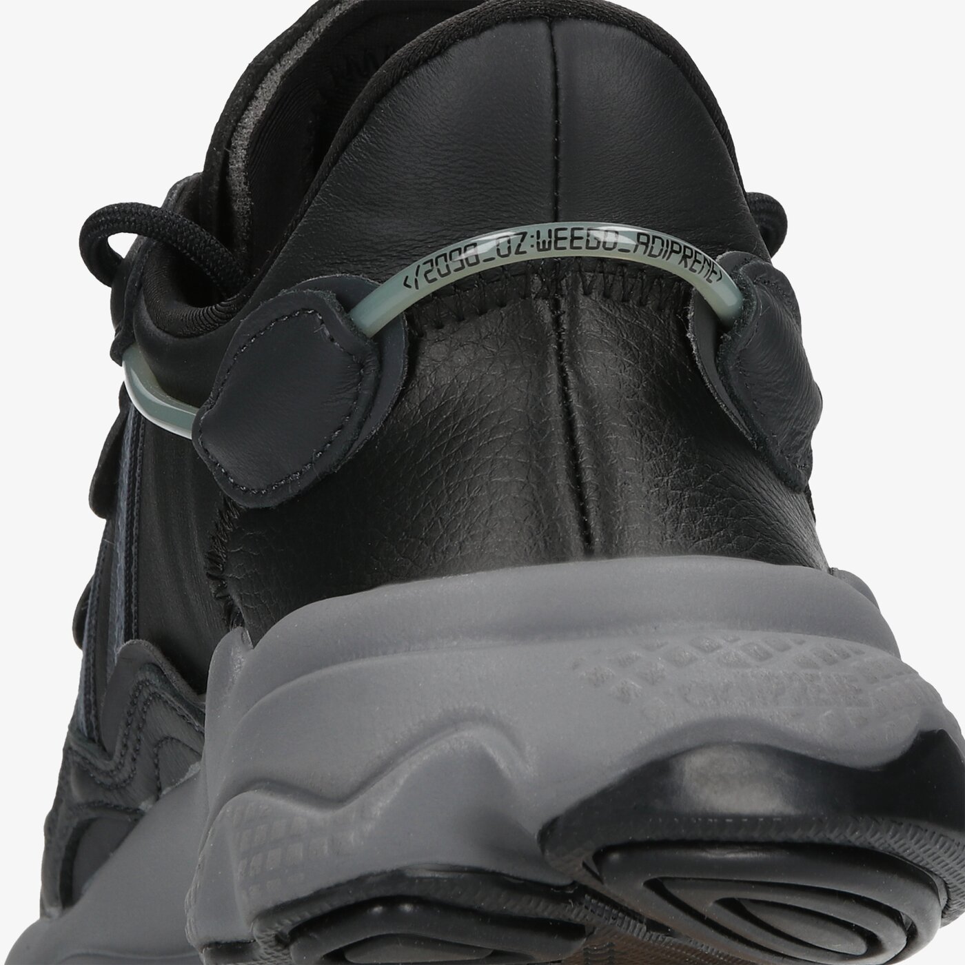 Мъжки маратонки ADIDAS OZWEEGO ee7004 цвят черен