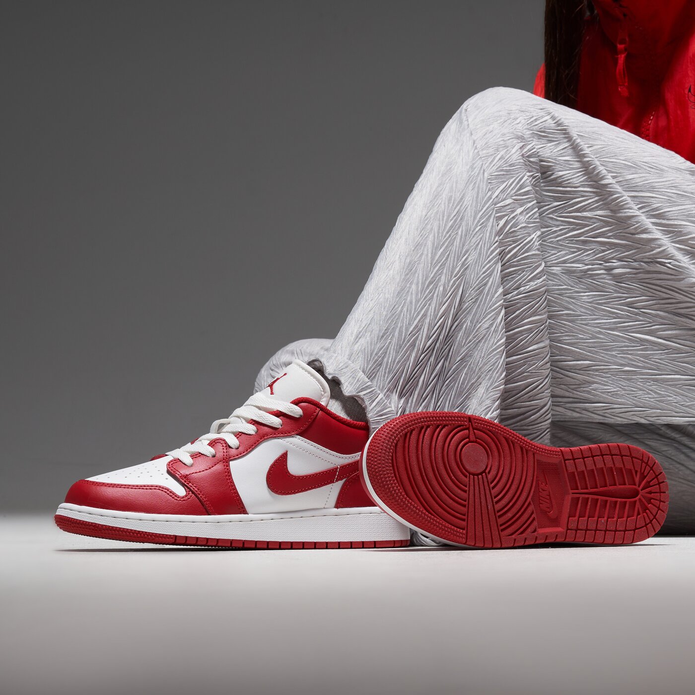 Детски маратонки JORDAN 1 LOW 553560-166 цвят червен