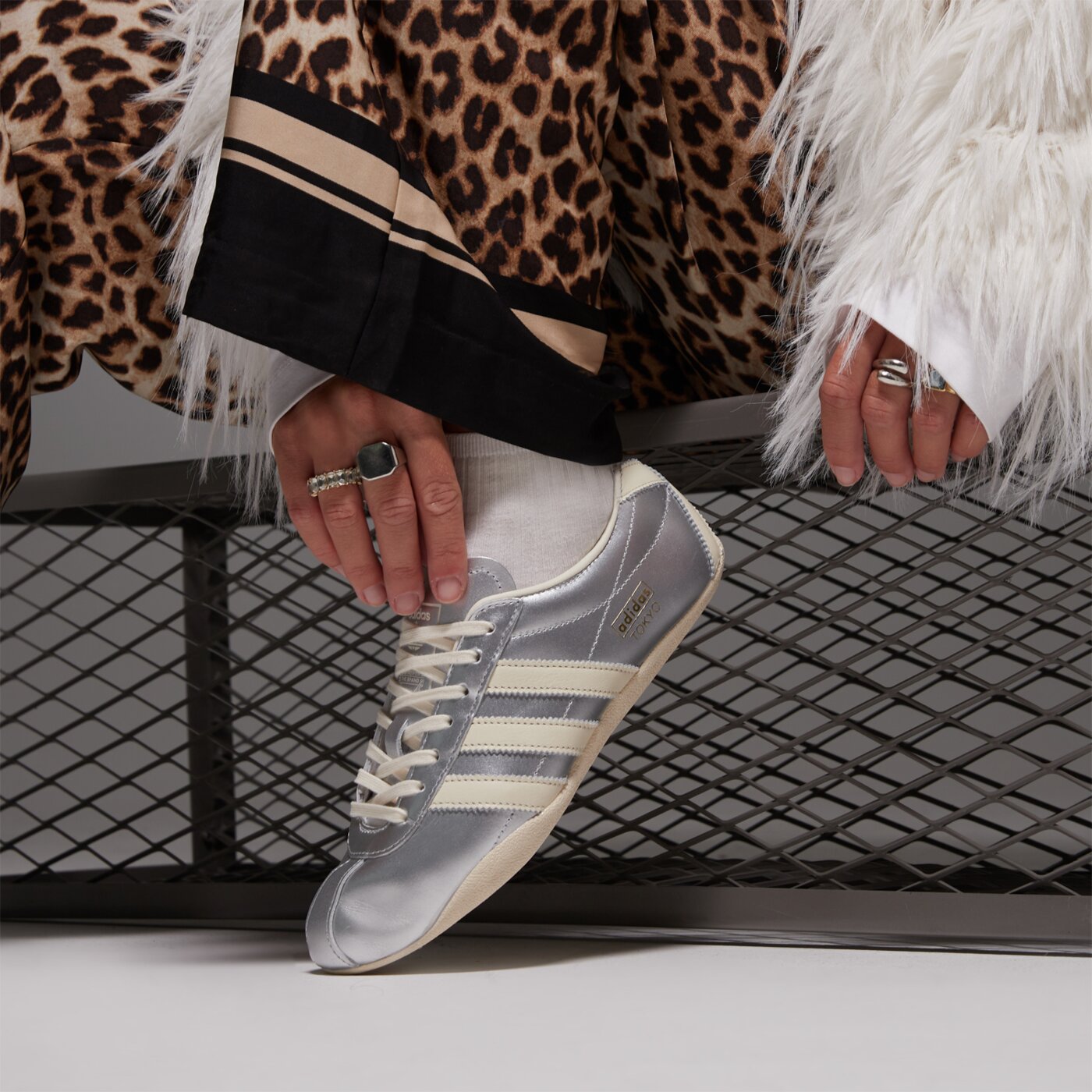 Дамски маратонки ADIDAS TOKYO jq0593 цвят сребърен