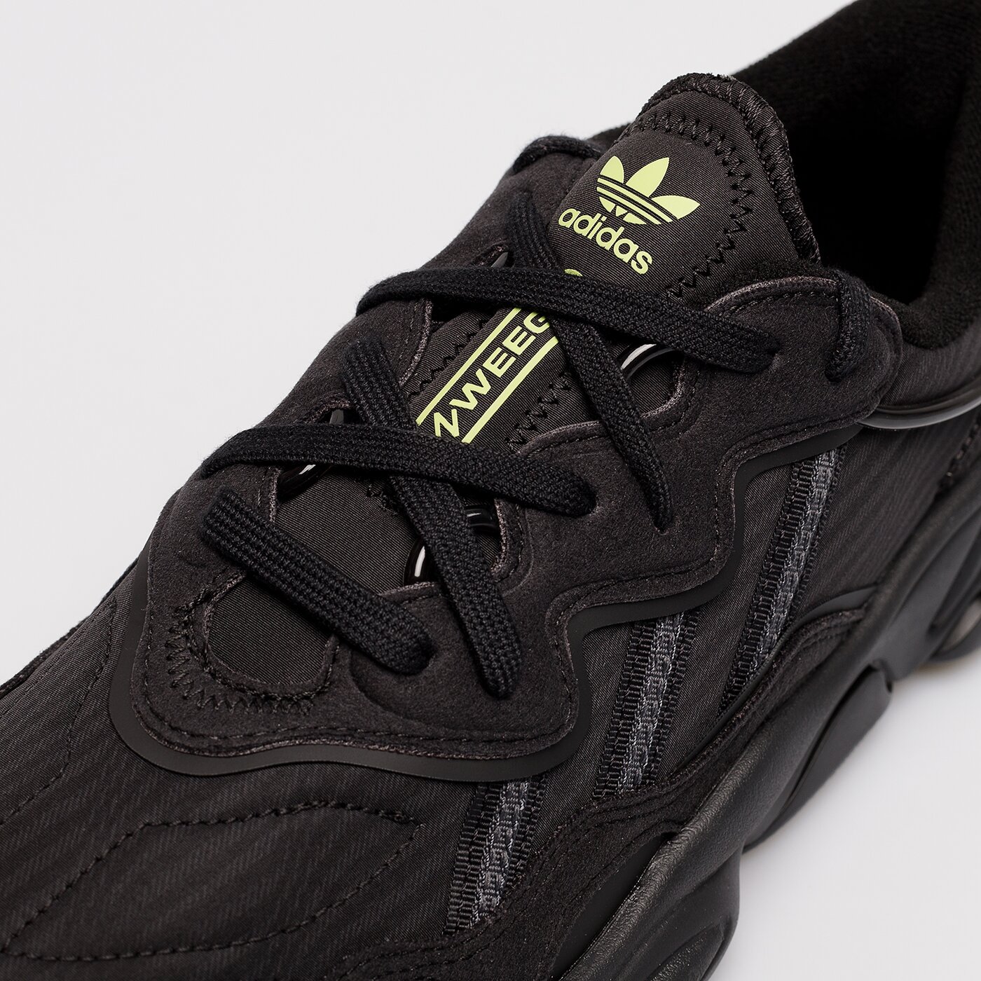 Мъжки маратонки ADIDAS OZWEEGO REAL MADRID hp7802 цвят черен