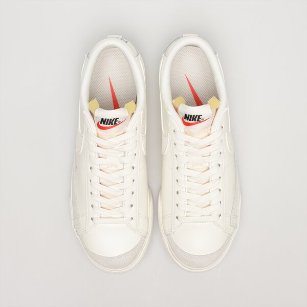 Дамски маратонки NIKE BLAZER LOW PLATFORM dj0292-105 цвят бял