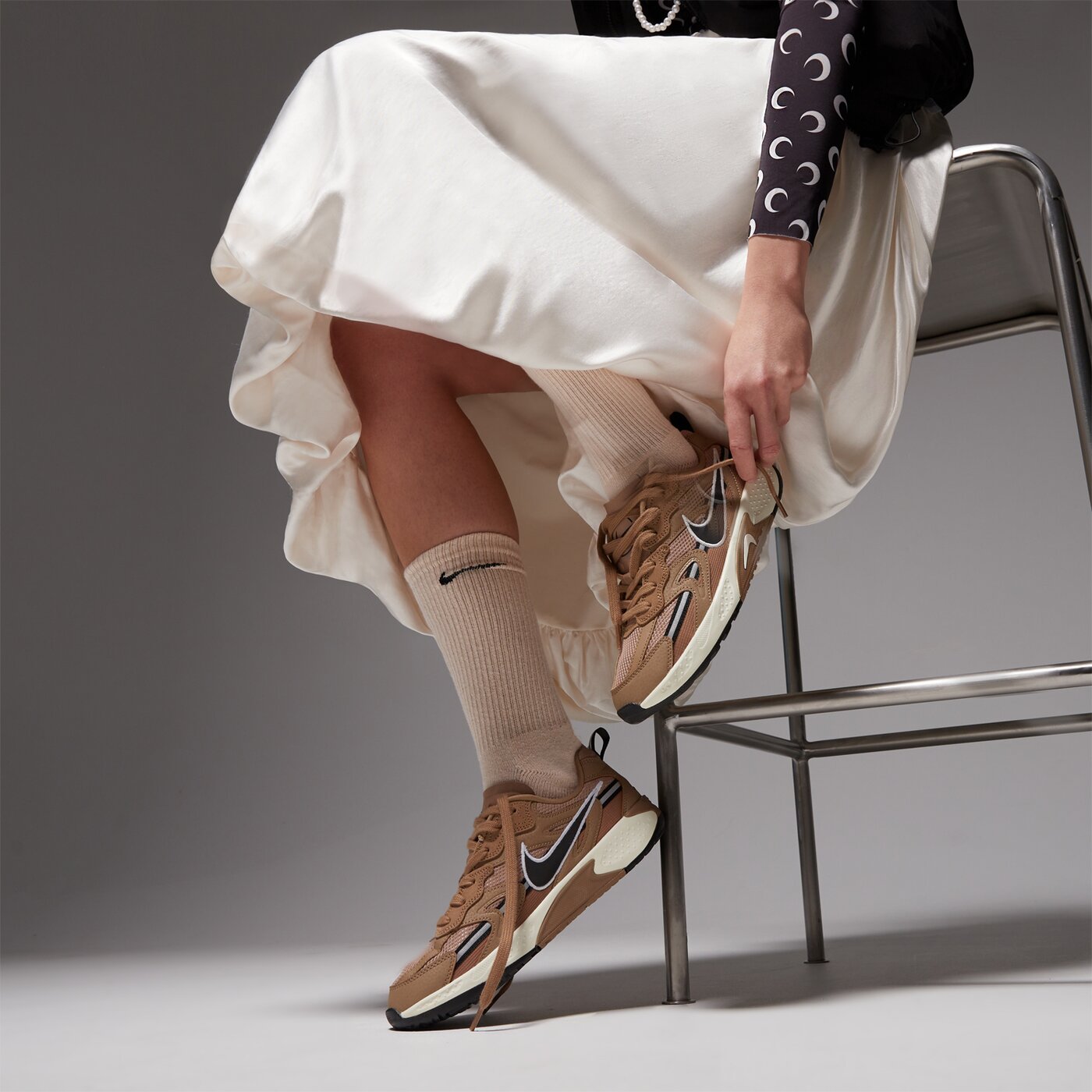 Дамски маратонки NIKE JAM fn0314-200 цвят кафяв