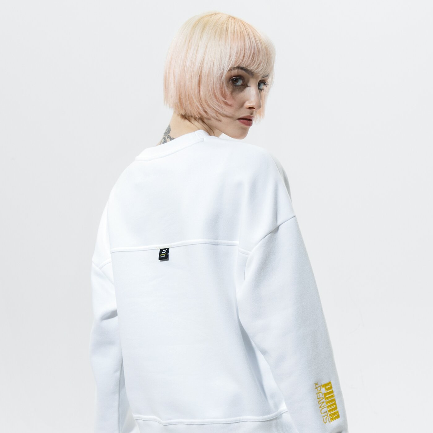 Дамски суичър PUMA СУИТЧЪР PUMA X PEANUTS W CREW 53115902 цвят бял