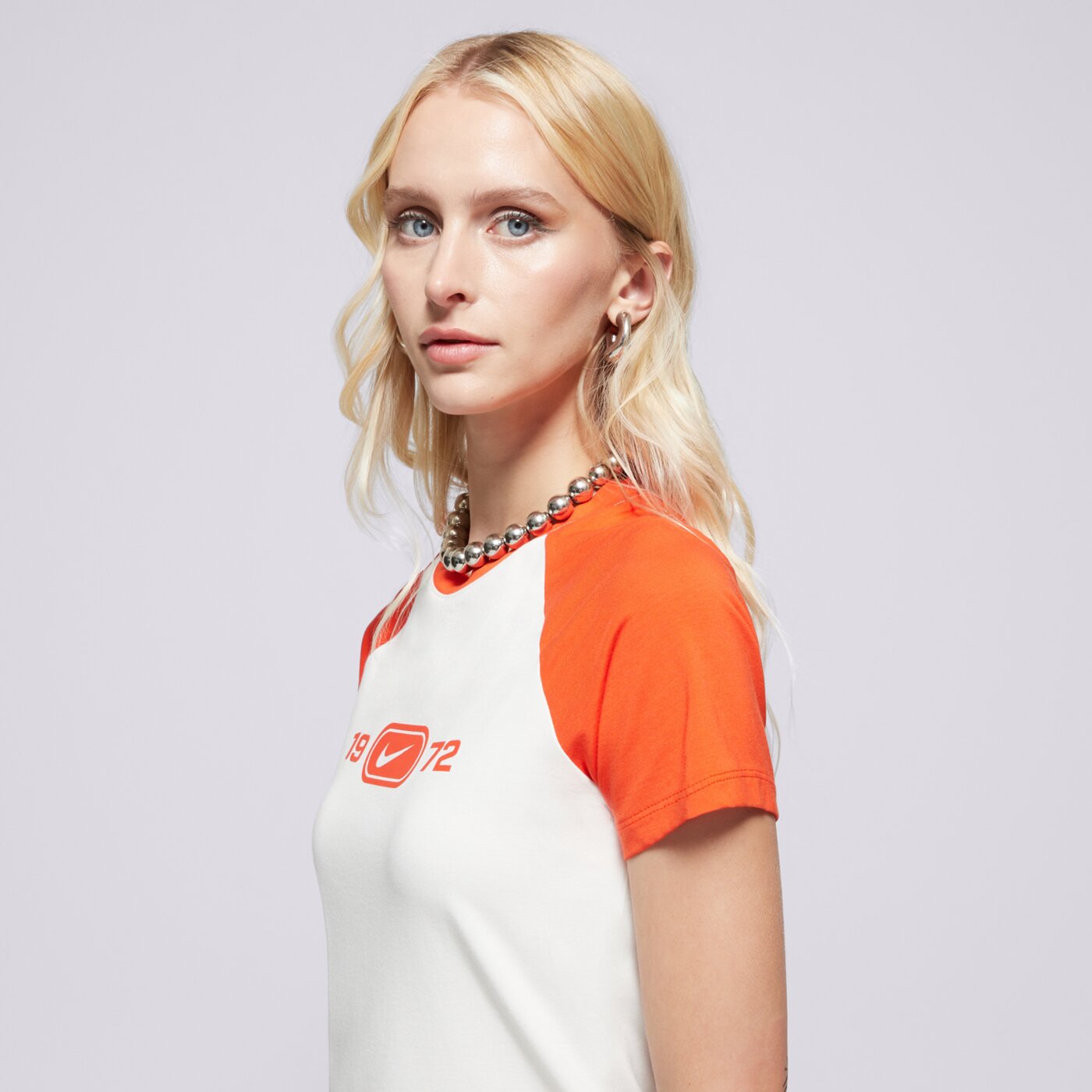 Дамска тениска NIKE ТЕНИСКА W NSW NK CHLL KNT TEE RGLN hv4992-133 цвят кремав