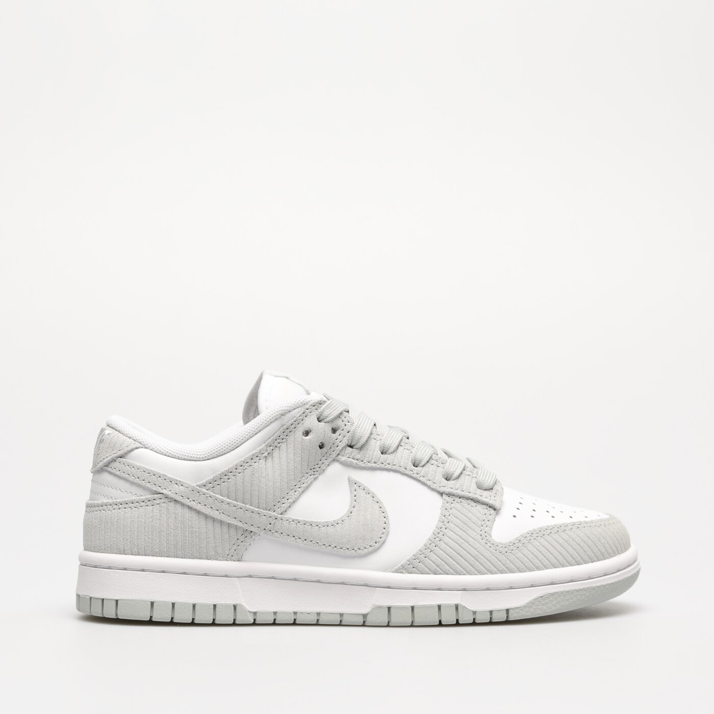 Дамски маратонки NIKE DUNK LOW fn7658-100 цвят сребърен