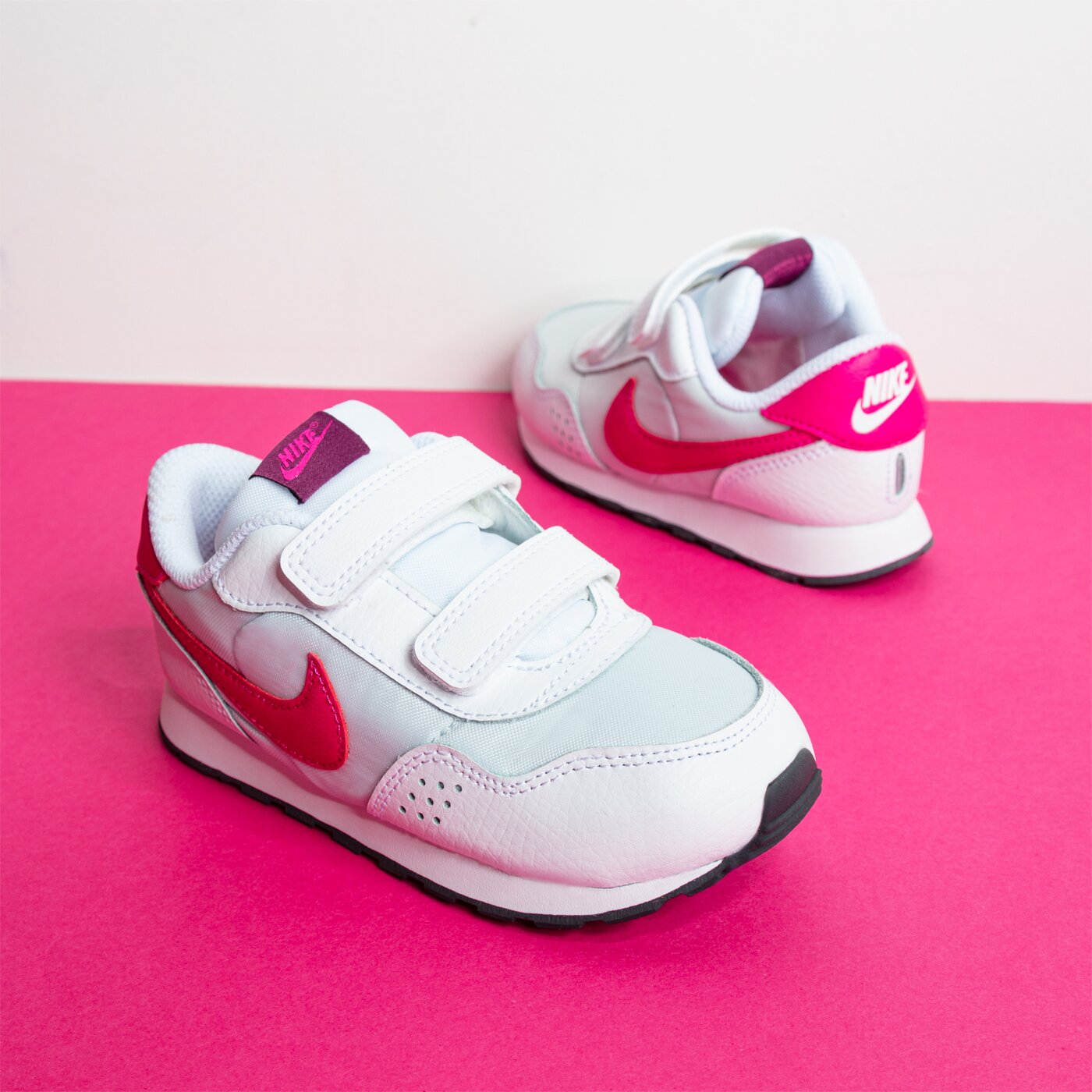 Детски маратонки NIKE MD VALIANT cn8560-019 цвят бял