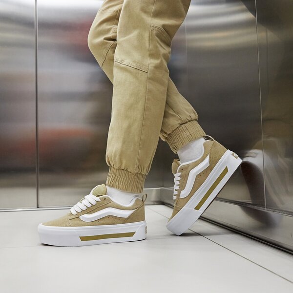 Дамски маратонки VANS KNU STACK vn000cp6sq71 цвят кафяв