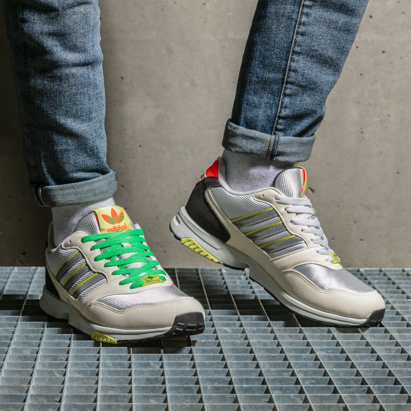Мъжки маратонки ADIDAS ZX 1000 C h02137 цвят бежов