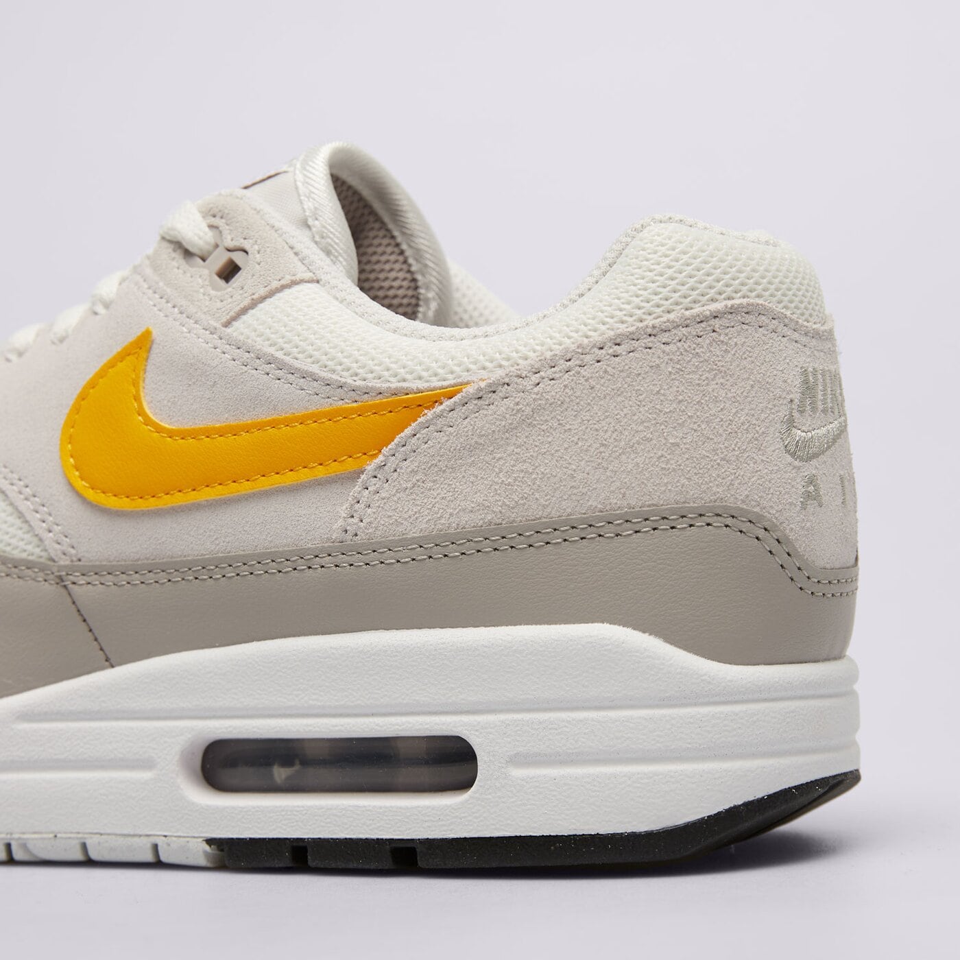 Мъжки маратонки NIKE AIR MAX 1 ESS fz5808-105 цвят черен