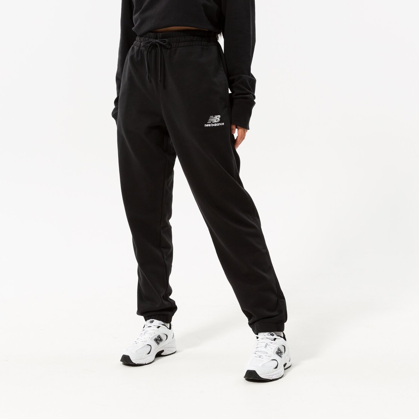 Дамски панталони NEW BALANCE ПАНТАЛОНИ NB ESSENTIALS UNI-SSENTIALS SWEATPANT up21500bk цвят черен