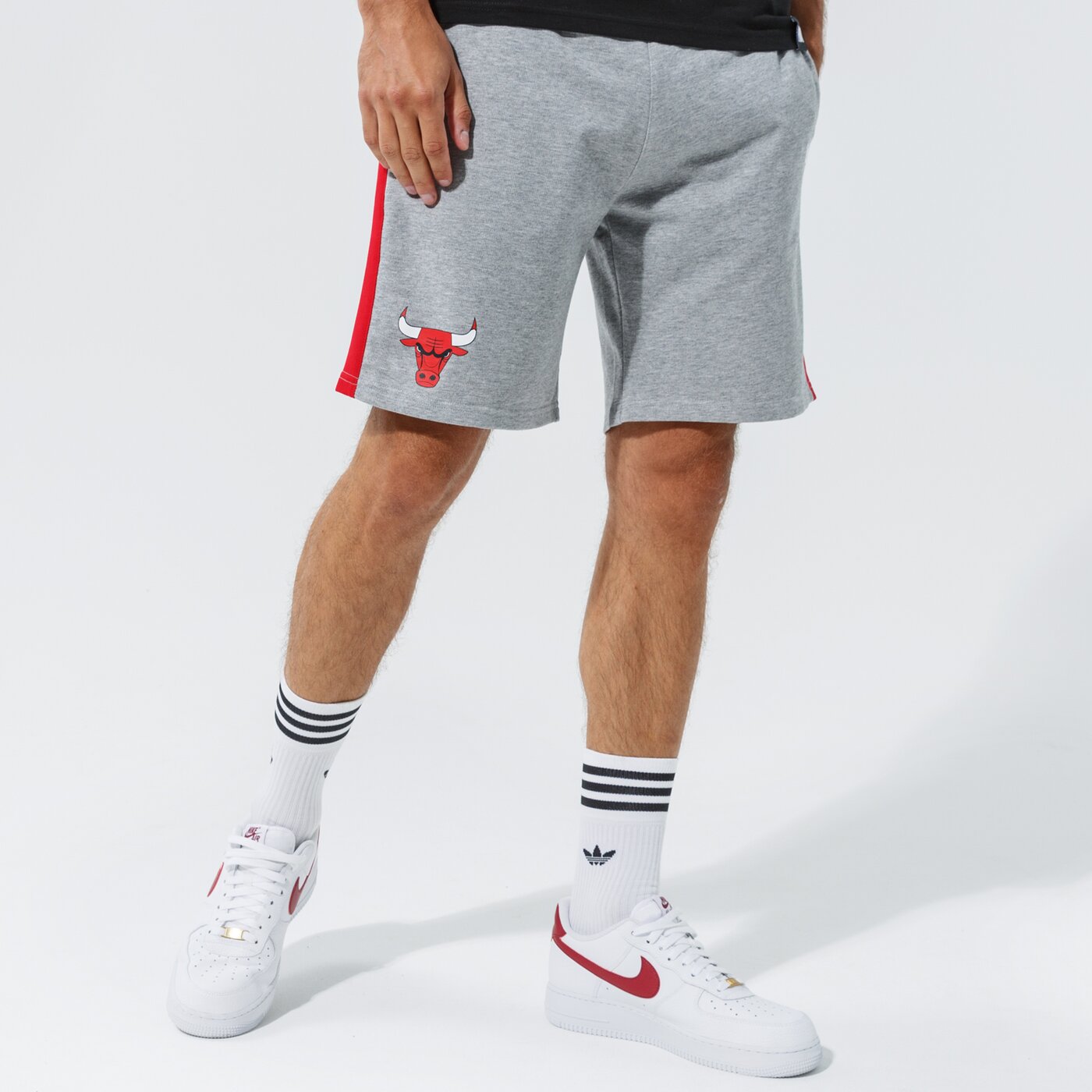 Мъжки къси панталони NEW ERA ШОРТИ NBA SIDE PANEL SHORT BULLS CHICAGO BULLS LGHFD 12590890 цвят сив