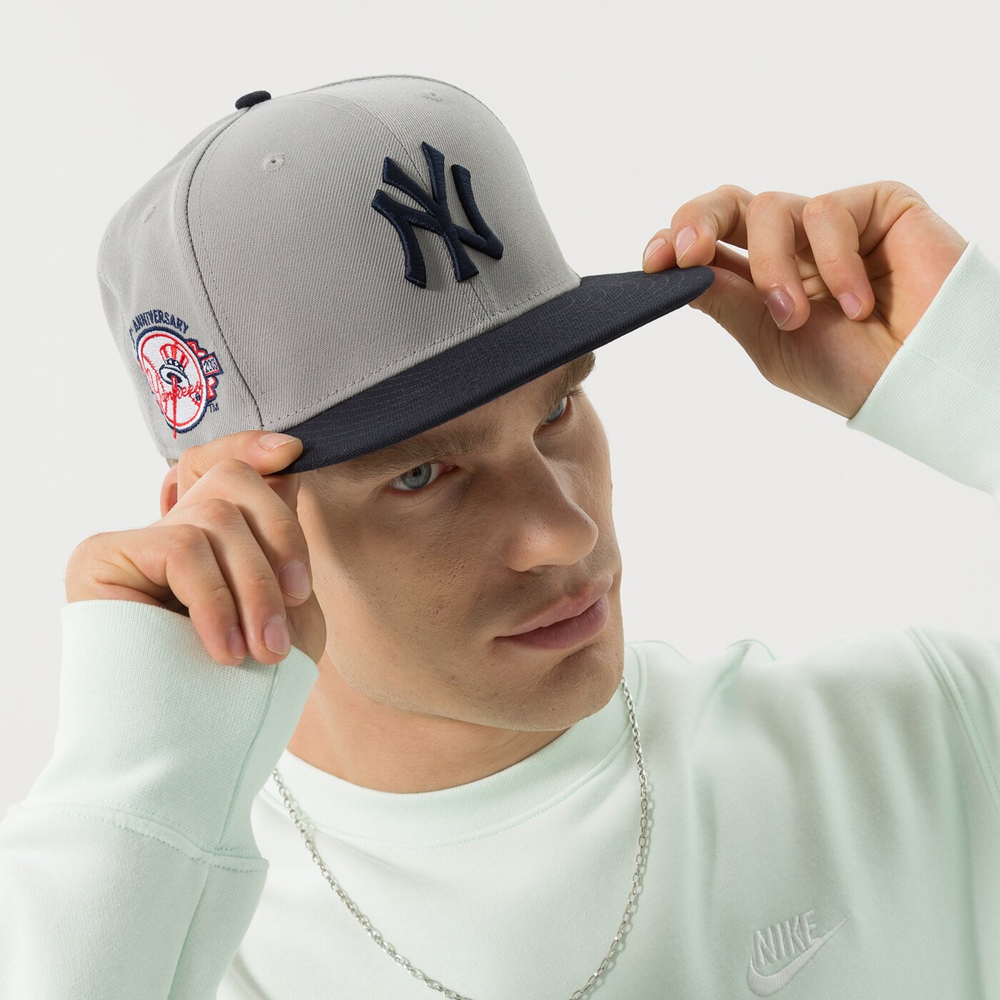 Мъжка шапка с козирка NEW ERA ШАПКА SIDE PATCH 5950 NYY NEW YORK YANKEES GRA 60240482 цвят сив