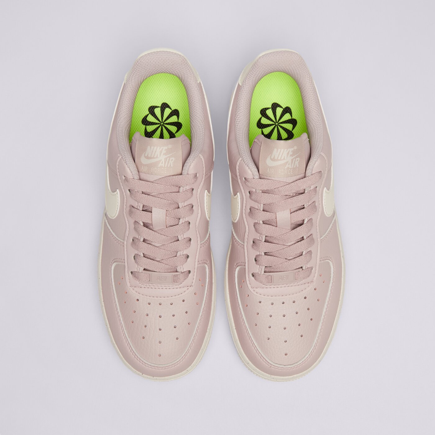 Дамски маратонки NIKE AIR FORCE 1 '07 SE  dv3808-001 цвят виолетов