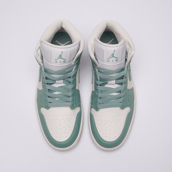 Дамски маратонки WMNS AIR JORDAN 1 MID bq6472-138 цвят бял