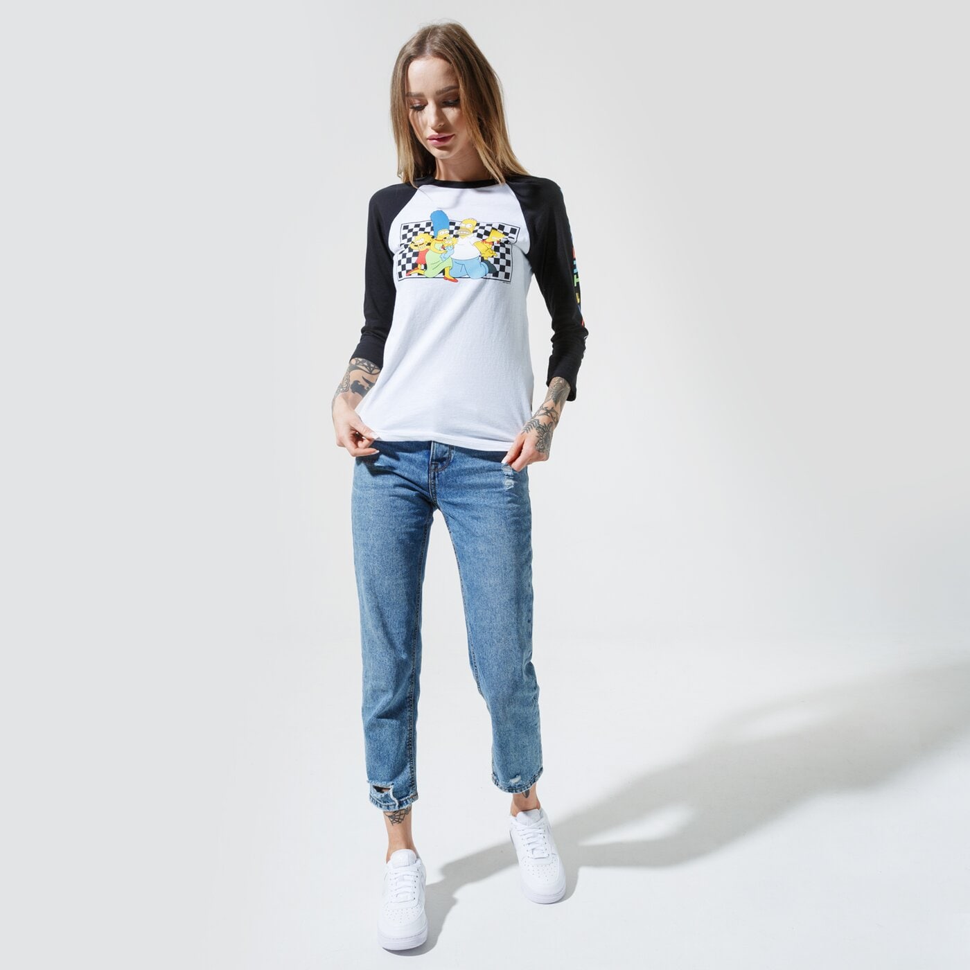 Дамска тениска VANS ТЕНИСКА VANS X THE SIMPSONS FAMILY RAGLAN vn0a4v47zzz цвят бял