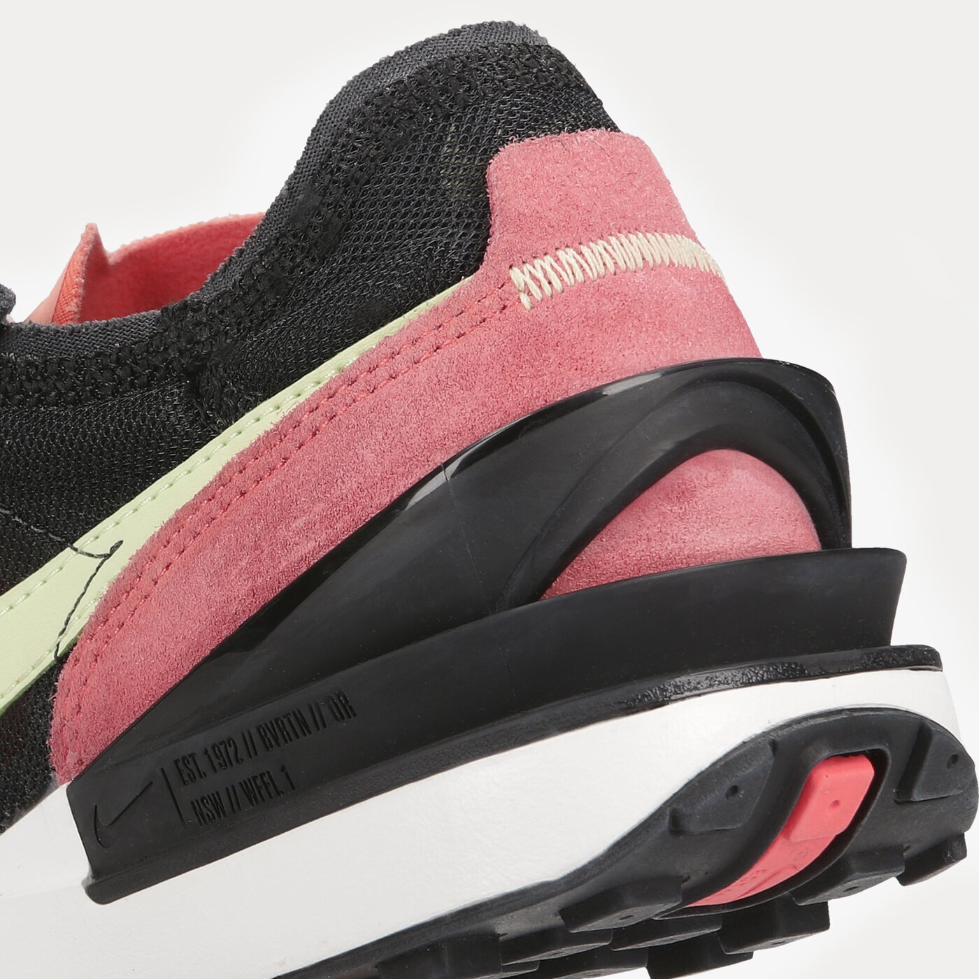 Дамски маратонки NIKE WAFFLE ONE dc2533-002 цвят черен