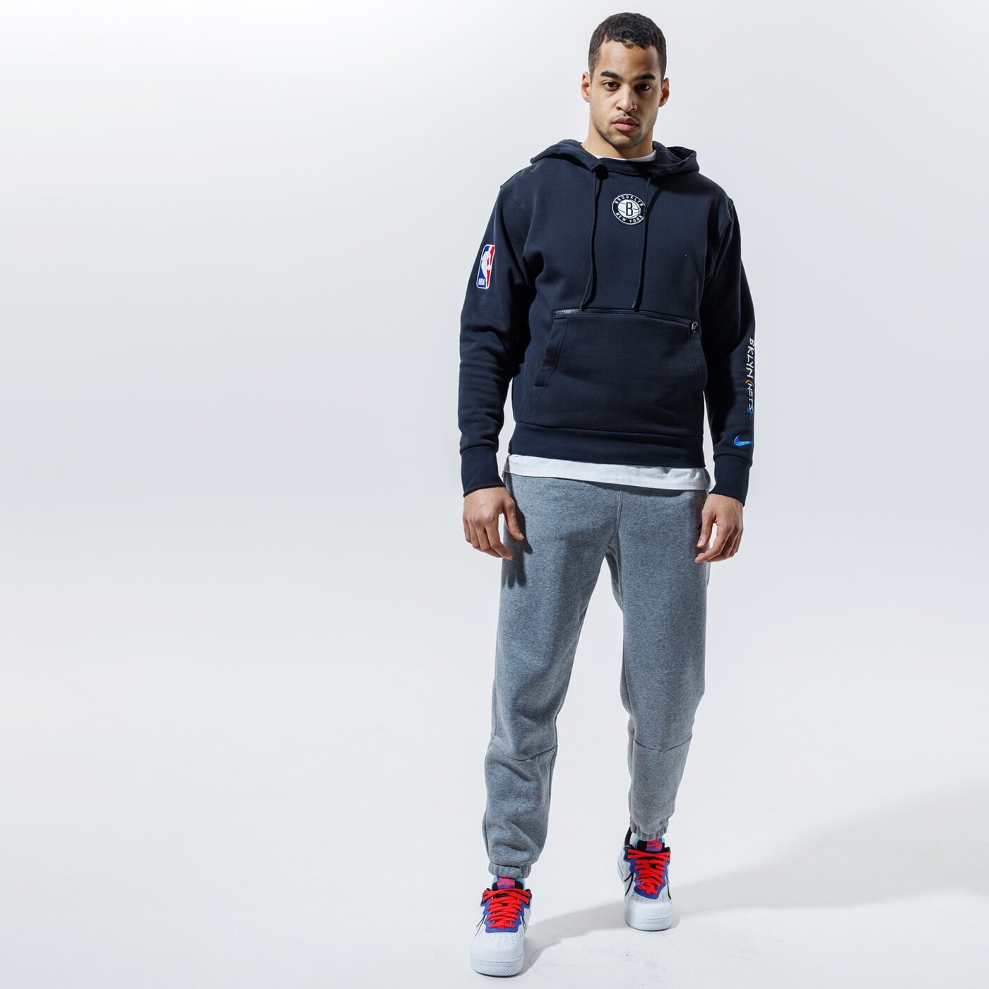 Мъжки суичър NIKE СУИТЧЪР С КАЧУЛКА BROOKLYN NETS ESSENTIAL CITY EDITION  cn1804-010 цвят черен