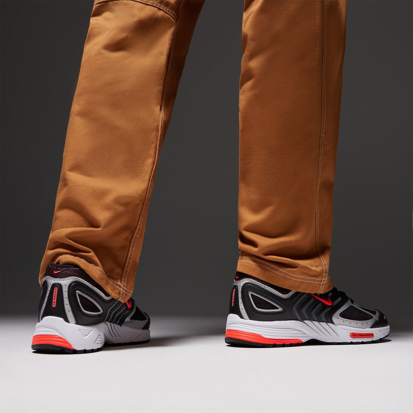 Мъжки маратонки NIKE AIR PEGASUS 2005 hq3031-004 цвят черен