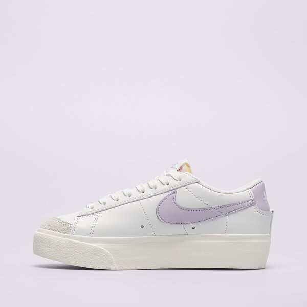 Дамски маратонки NIKE BLAZER LOW PLATFORM dj0292-114 цвят бял