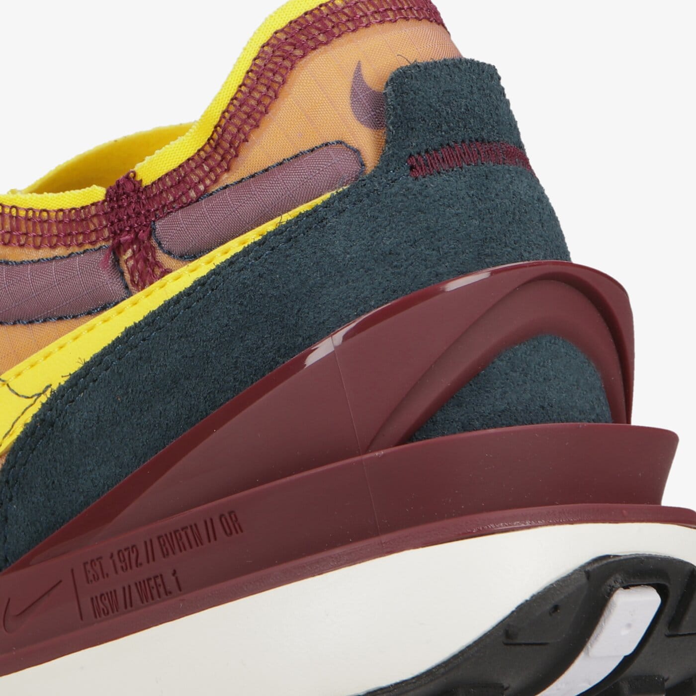 Мъжки маратонки NIKE WAFFLE ONE SE dd8014-600 цвят бордо