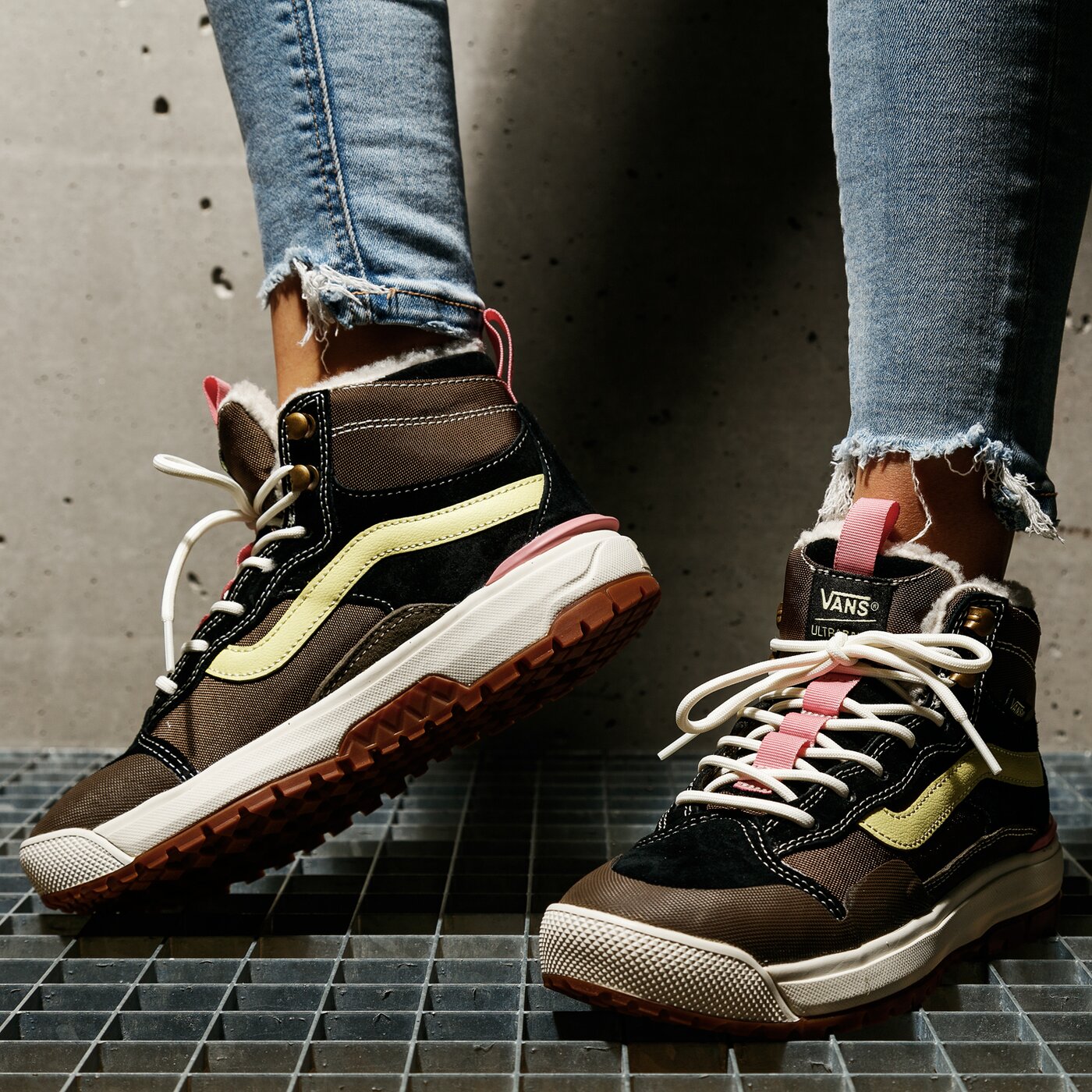 Дамски маратонки VANS ULTRARANGE EXO HI MTE vn0a4uwj2wg1 цвят многоцветен