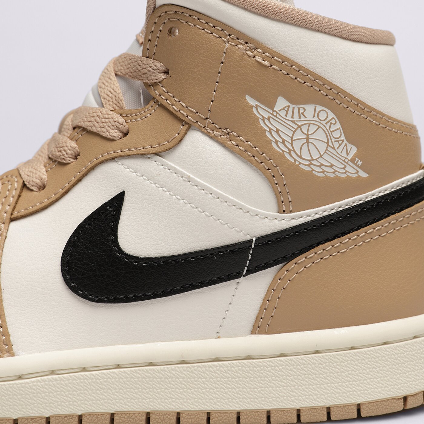 Дамски маратонки WMNS AIR JORDAN 1 MID bq6472-103 цвят кафяв