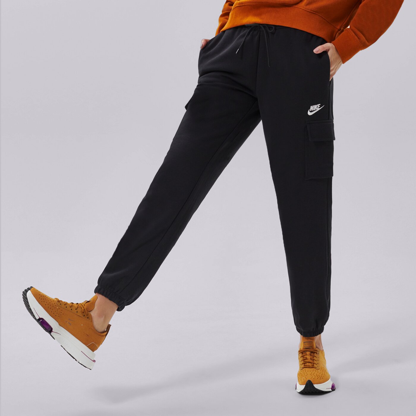 Дамски панталони NIKE ПАНТАЛОНИ W NSW ESSNTL FLC MR CRGO PNT dd8713-010 цвят черен