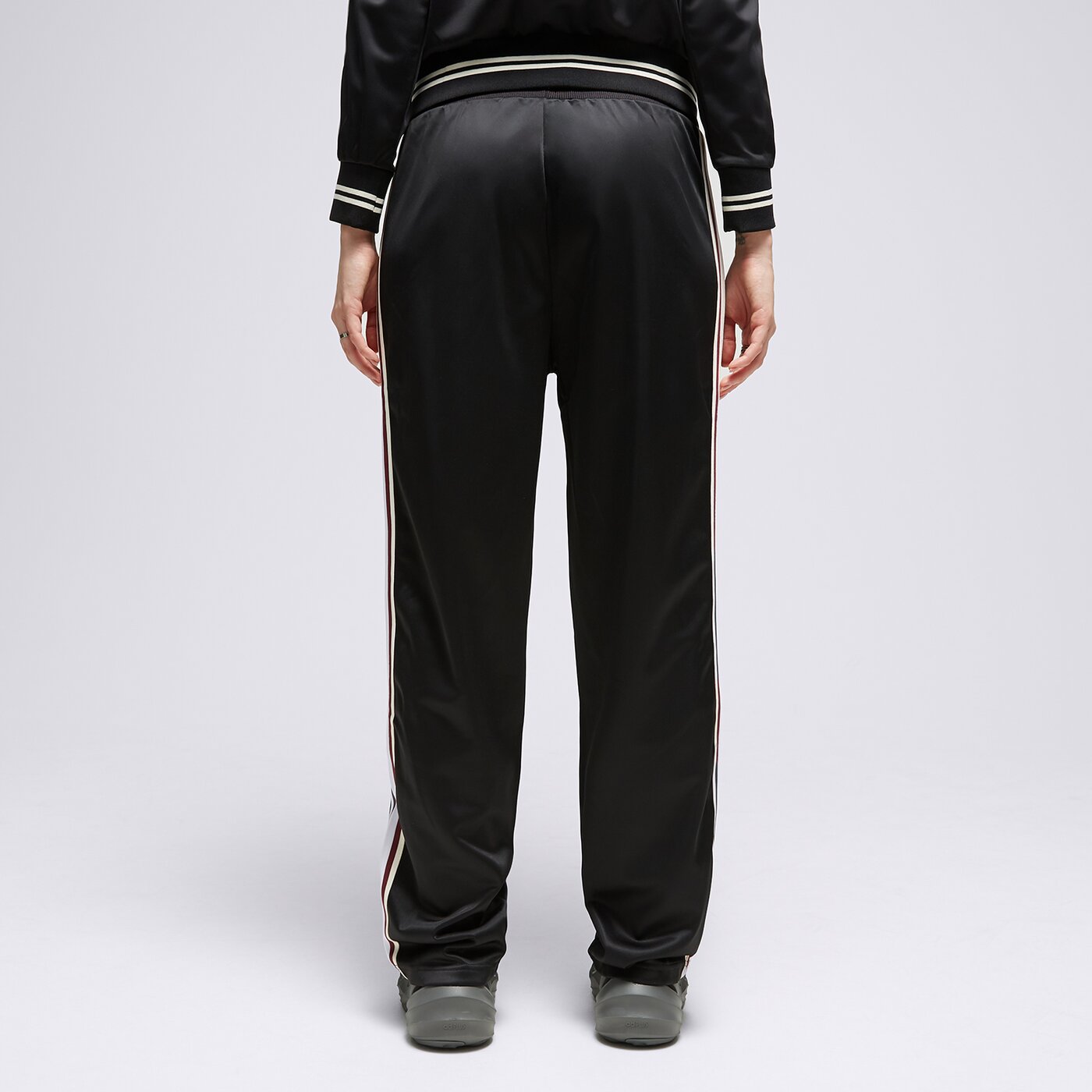 Дамски панталони FILA ПАНТАЛОНИ STRIPE PLY PNT BK/PK liloblk цвят черен