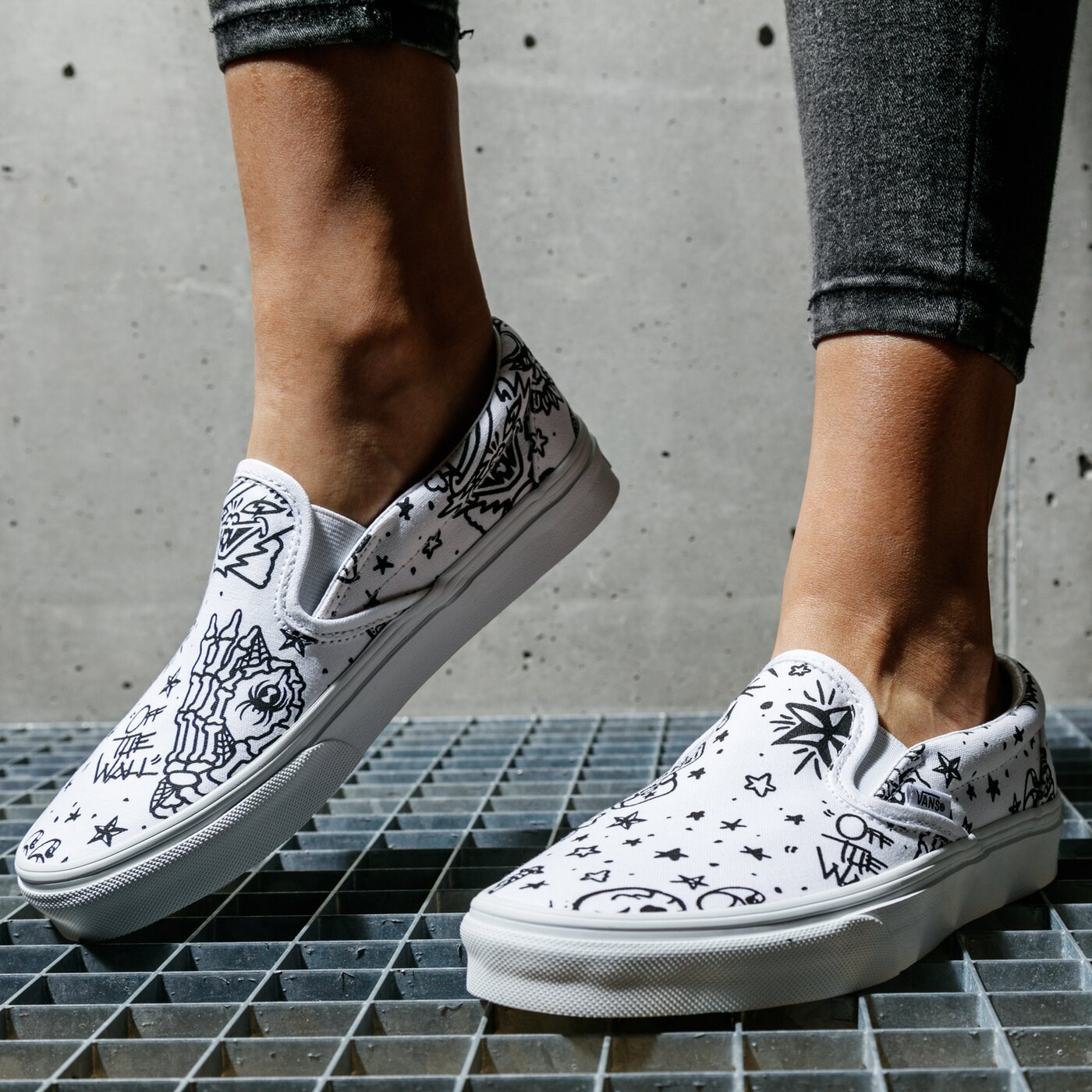 Дамски маратонки VANS UA CLASSIC SLIP-ON vn0a4bv31iu1 цвят бял