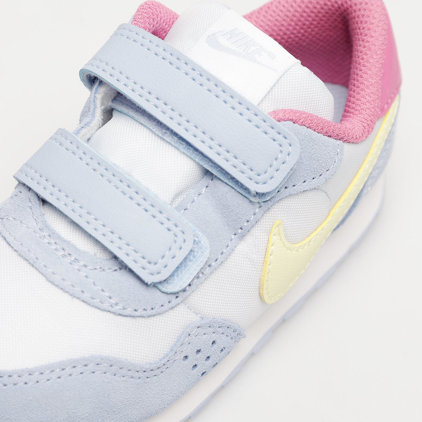 Детски маратонки NIKE MD VALIANT cn8560-407 цвят многоцветен