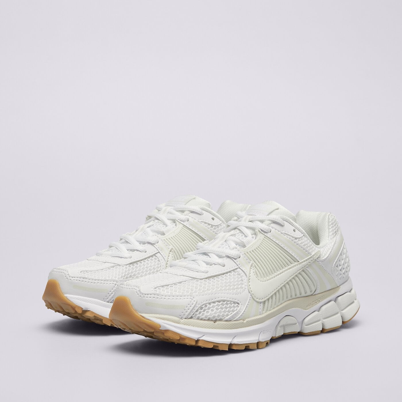 Дамски маратонки NIKE ZOOM VOMERO 5 fj2028-104 цвят бежов