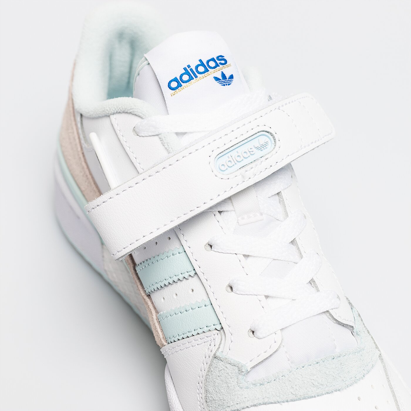 Дамски маратонки ADIDAS FORUM LOW gw4369 цвят бял