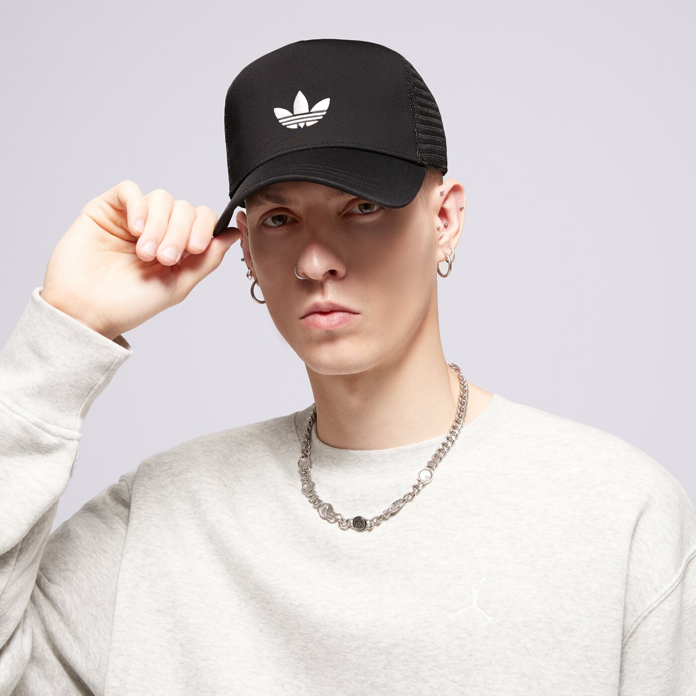 Дамска шапка с козирка ADIDAS ШАПКА CURVED TRUCKER jc6038 цвят бял