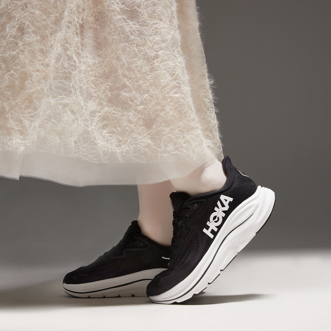 Дамски маратонки HOKA CLIFTON 10 1162031bwht цвят черен