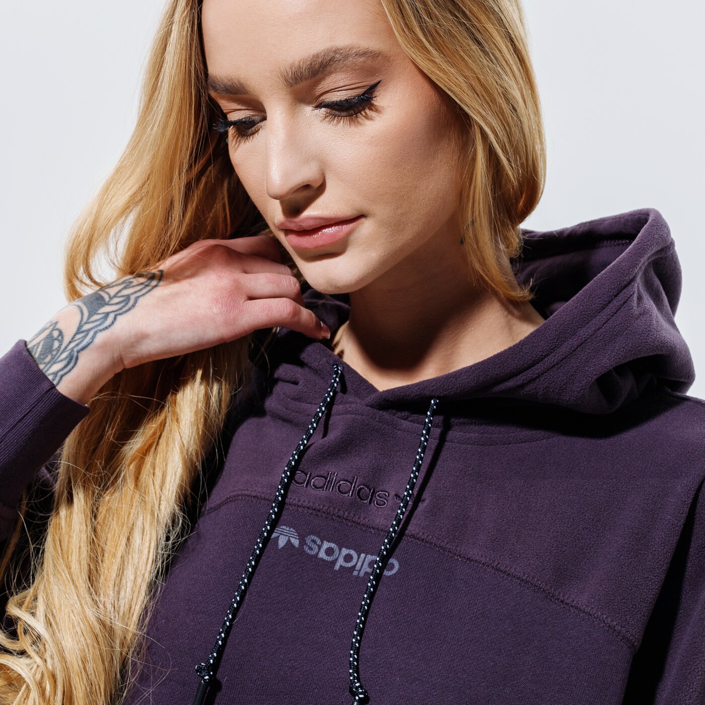 Дамски суичър ADIDAS СУИТЧЪР С КАЧУЛКА HOODIE gd3897 цвят виолетов