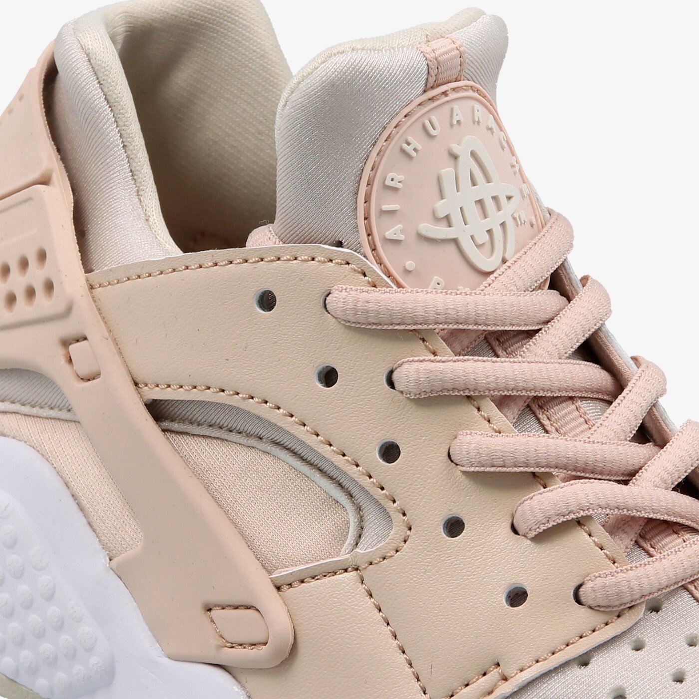 Дамски маратонки NIKE WMNS AIR HUARACHE RUN  634835-202 цвят оранжев