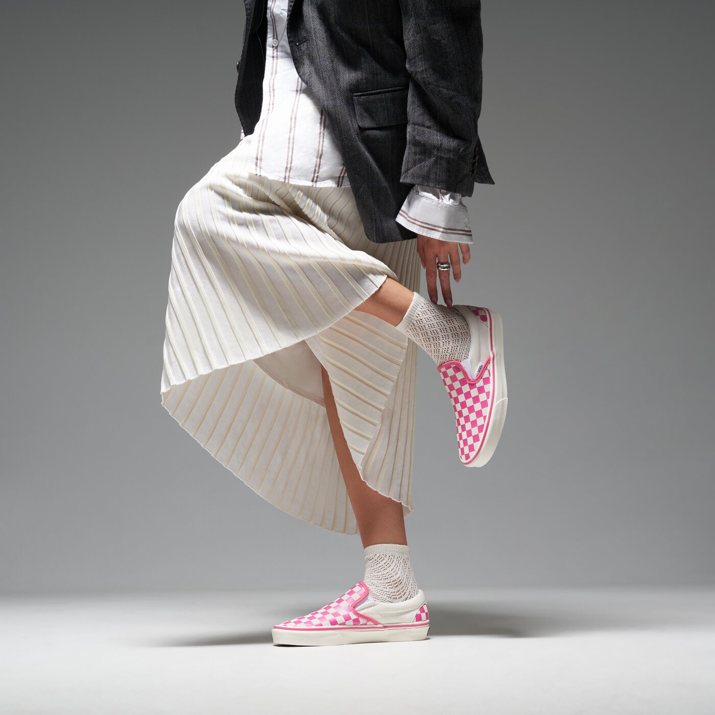 Дамски маратонки VANS CLASSIC SLIP-ON  vn000bvzbj11 цвят розов