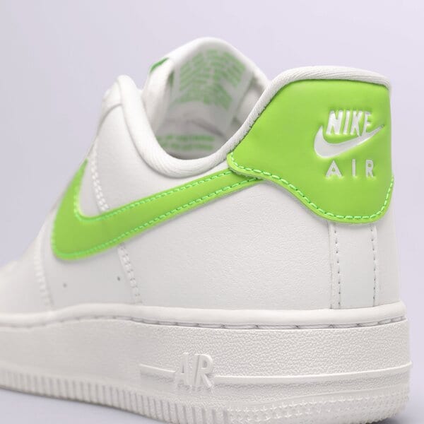 Дамски маратонки NIKE AIR FORCE 1 '07 dd8959-112 цвят бял