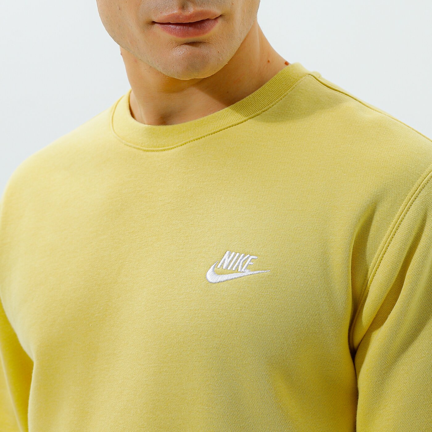 Мъжки суичър NIKE СУИТЧЪР SPORTSWEAR CLUB FLEECE bv2662-700 цвят жълт
