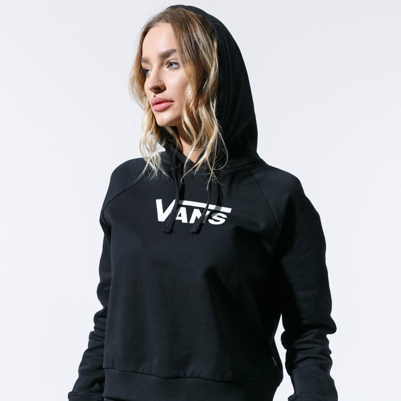 Дамски суичър VANS СУИТЧЪР С КАЧУЛКА FLYING V BOXY HOODIE vn0a47tcblk1 цвят черен
