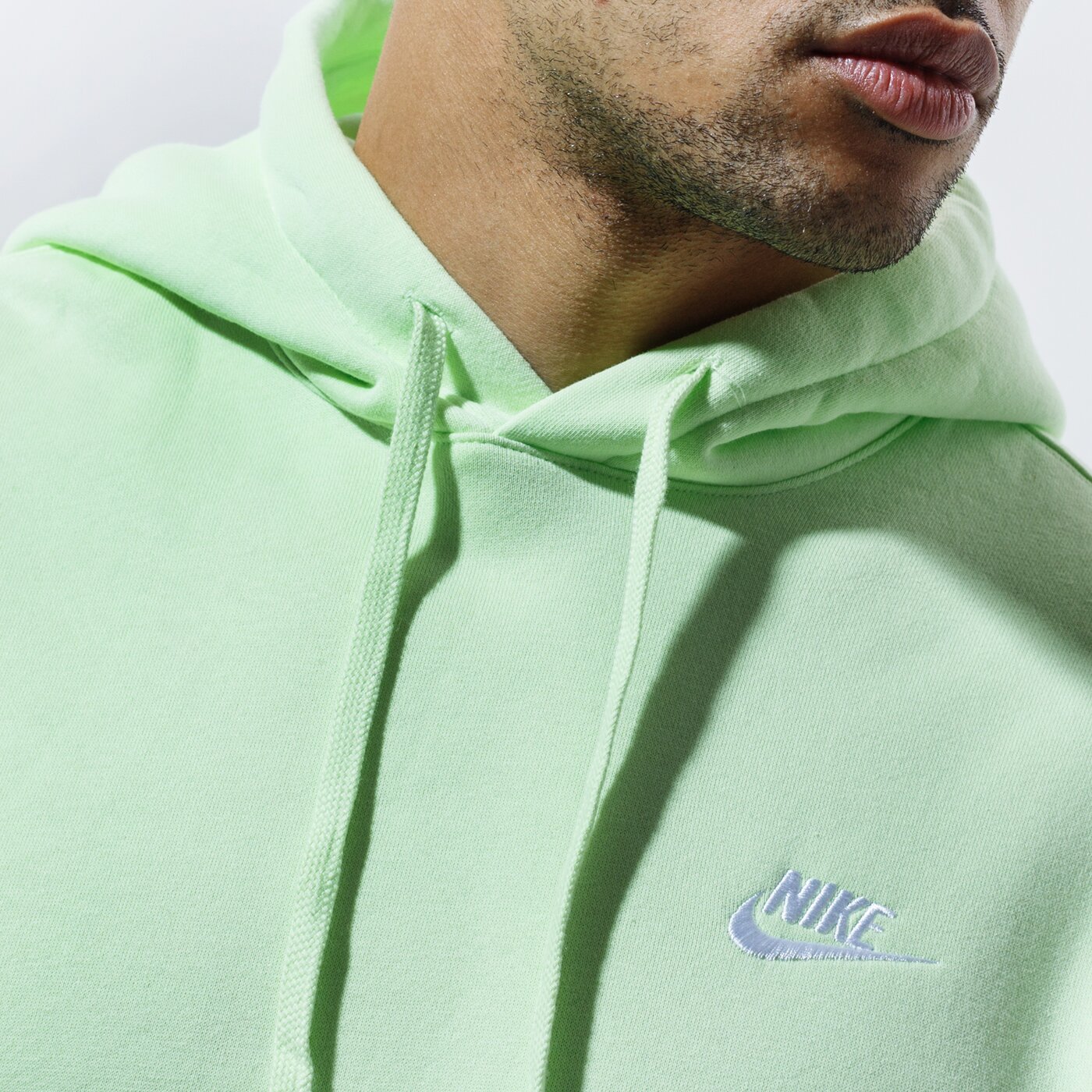 Мъжки суичър NIKE СУИТЧЪР С КАЧУЛКА SPORTSWEAR CLUB FLEECE bv2654-383 цвят зелен