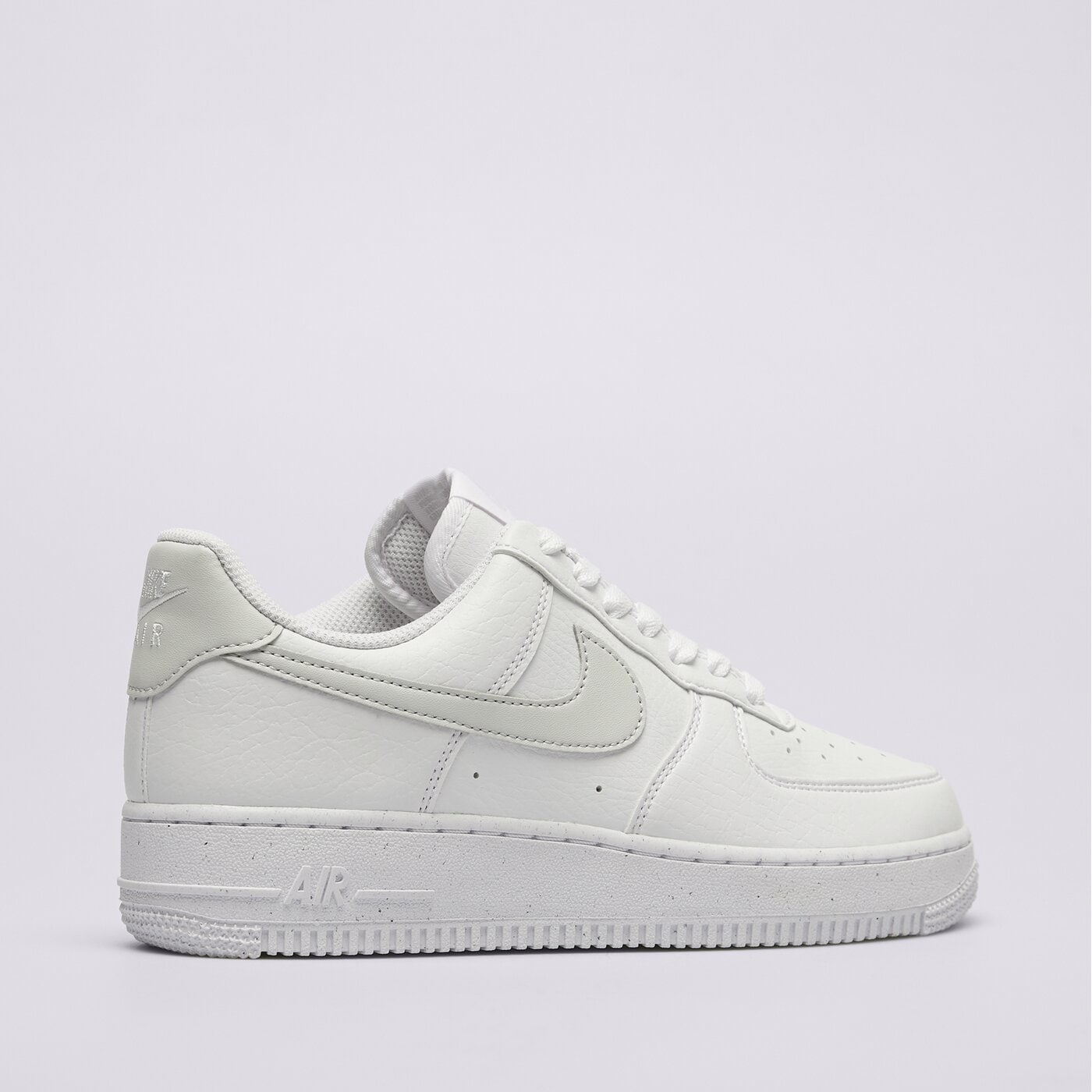 Дамски маратонки NIKE AIR FORCE 1 '07 NEXT NATURE dv3808-109 цвят бял