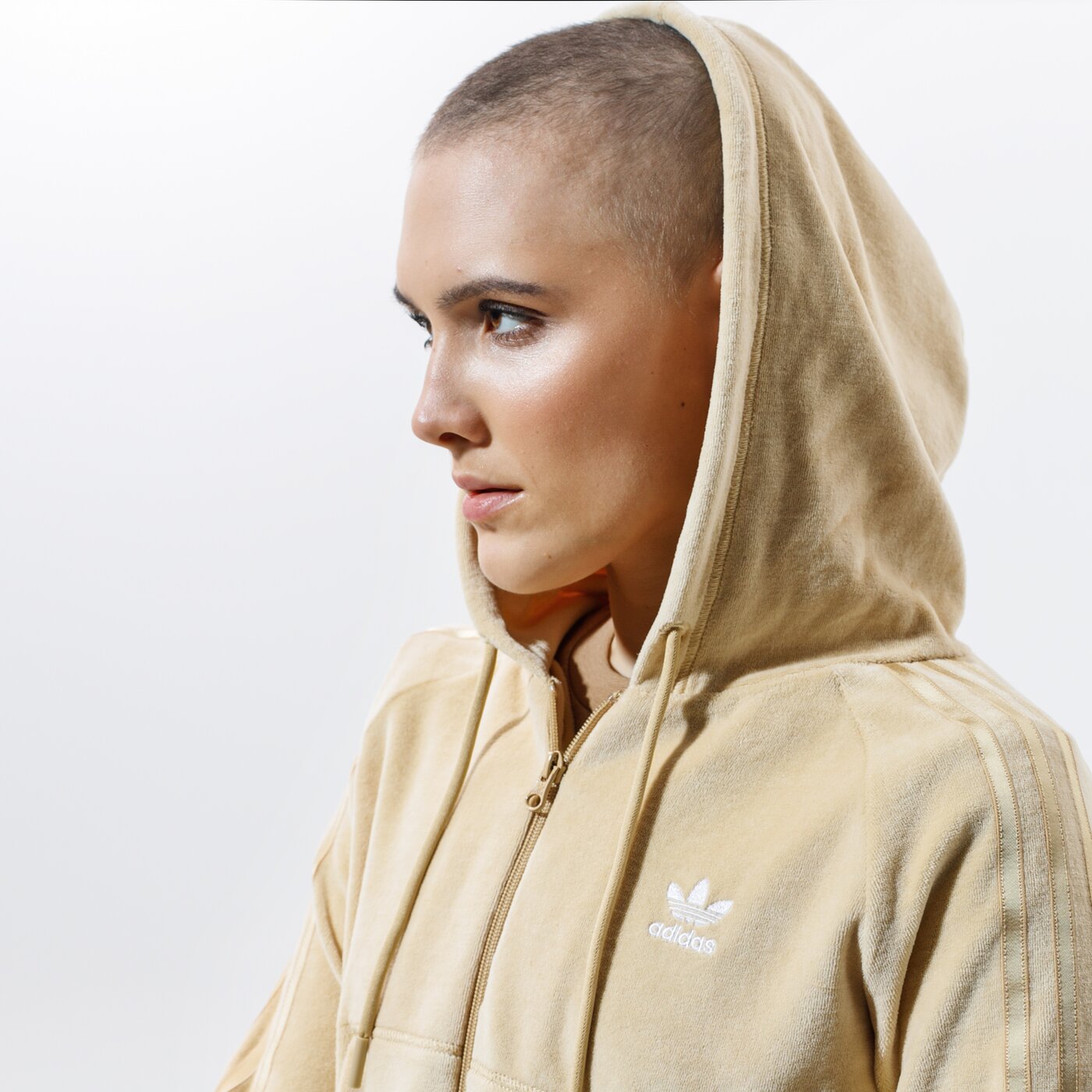 Дамски суичър ADIDAS СУИТЧЪР С КАЧУЛКА CROP FZ HOOD h18826 цвят каки