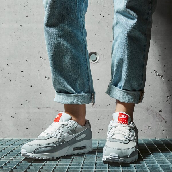 Дамски маратонки NIKE AIR MAX 90 dj1494-001 цвят сив