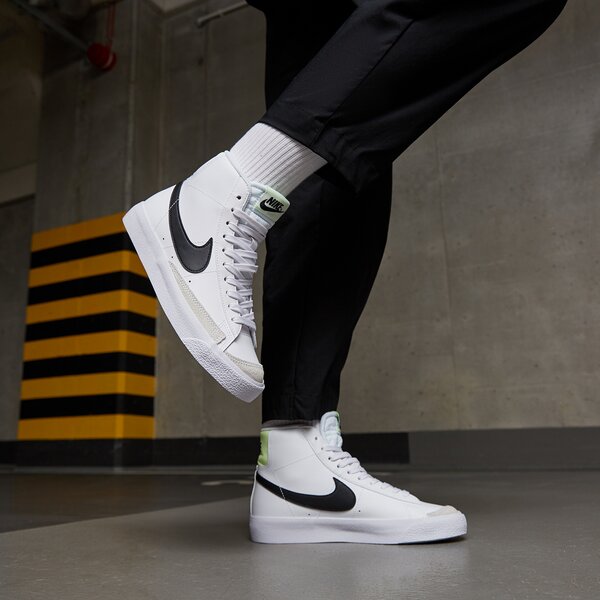 Детски маратонки NIKE BLAZER MID '77 da4086-109 цвят бял