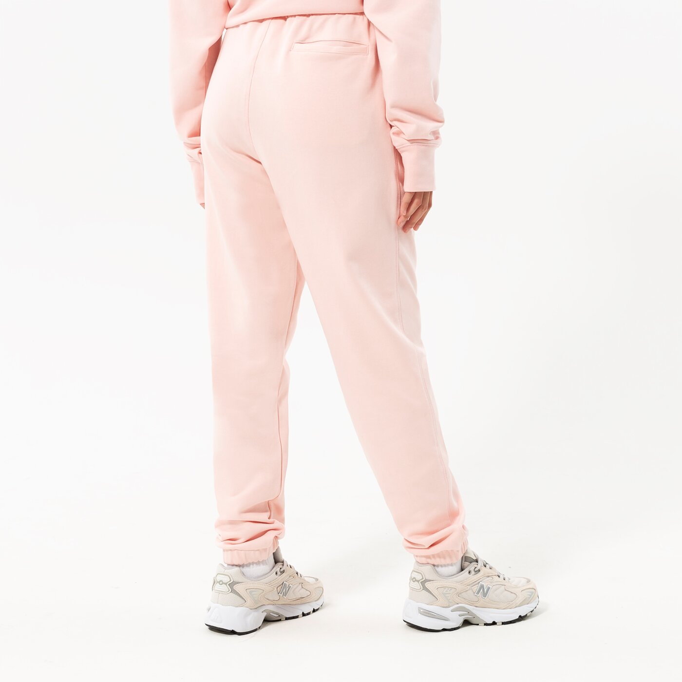 Дамски панталони NEW BALANCE ПАНТАЛОНИ NB ESSENTIALS UNI-SSENTIALS SWEATPANT up21500pie цвят розов