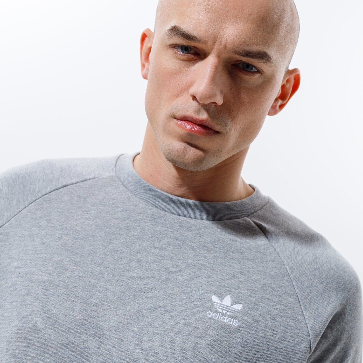 Мъжки суичър ADIDAS СУИТЧЪР ESSENTIAL CREW dv1642 цвят сив