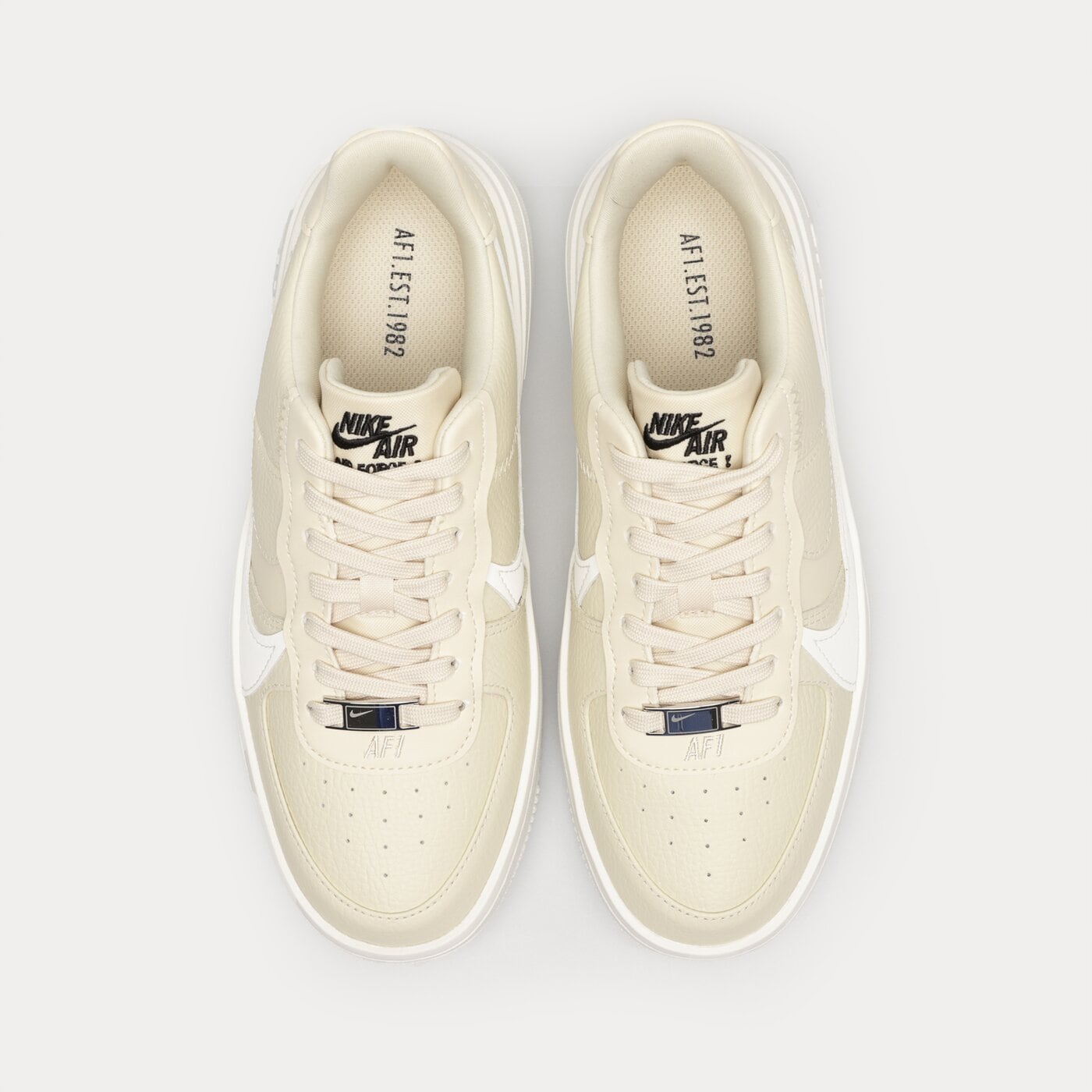 Дамски маратонки NIKE AIR FORCE 1 PLT.AF.ORM dj9946-200 цвят кремав