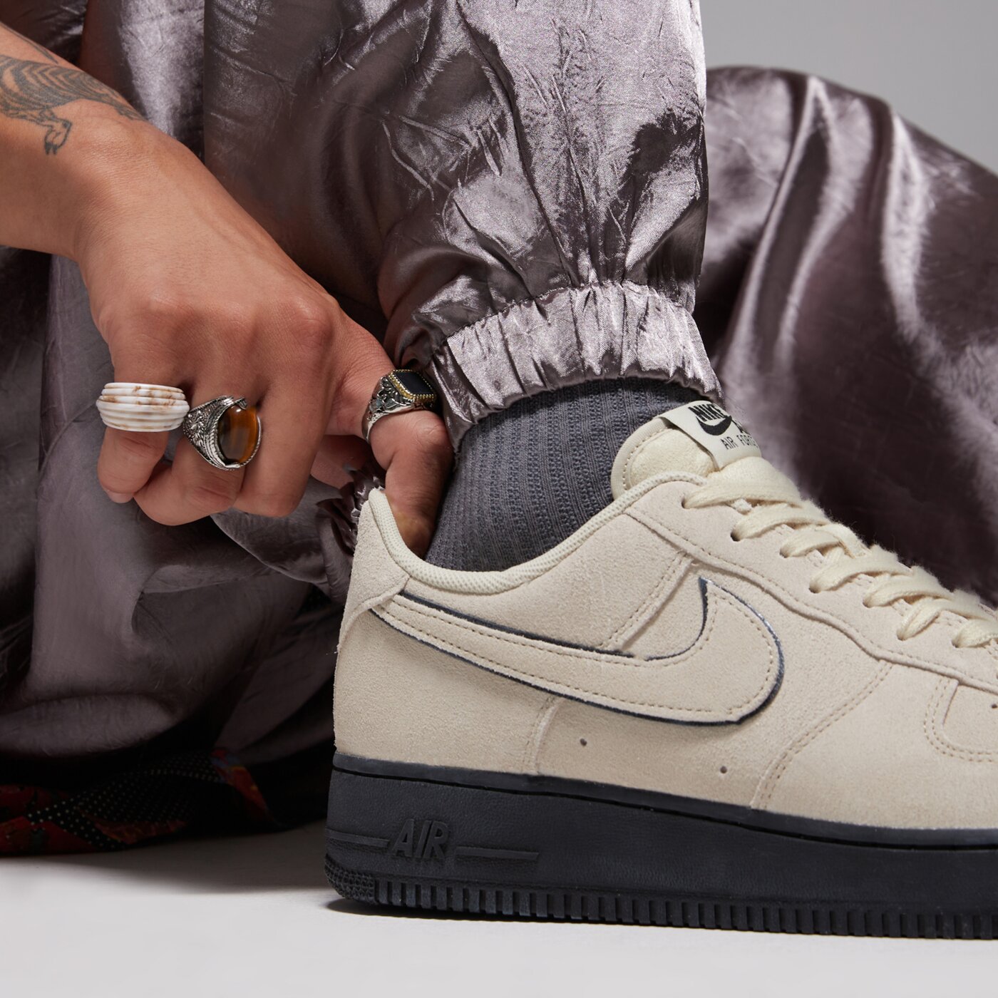 Мъжки маратонки NIKE AIR FORCE 1 '07 LV8 hq1966-200 цвят бежов