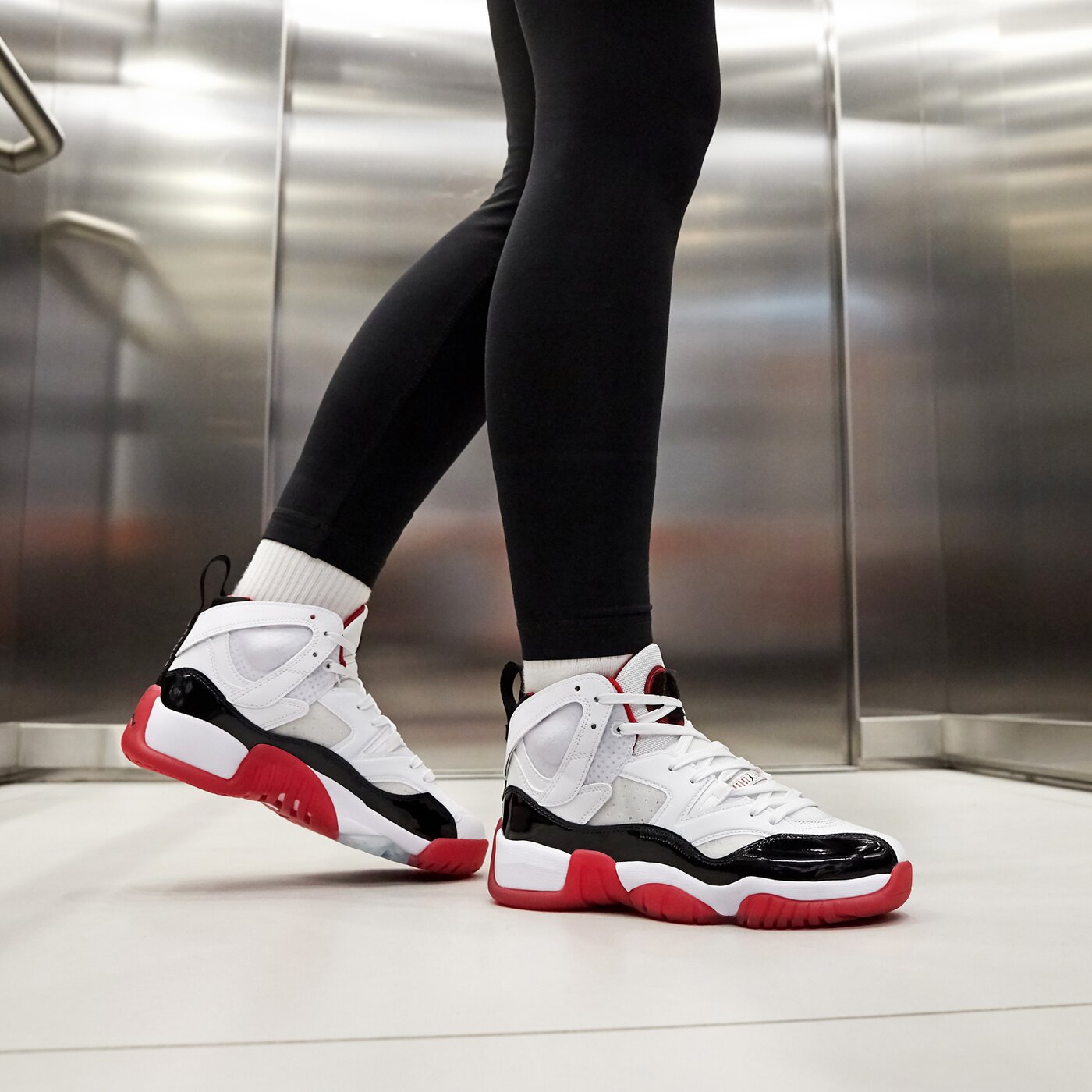 Детски маратонки JORDAN JUMPMAN TREY TWO  dq8431-106 цвят бял